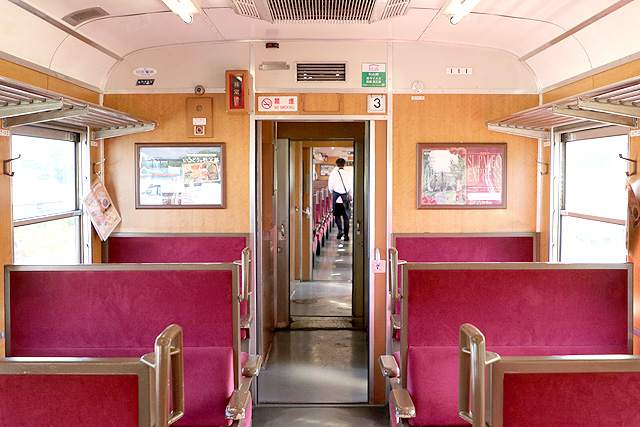 秩父鉄道12系デッキ部仕切り(妻面)